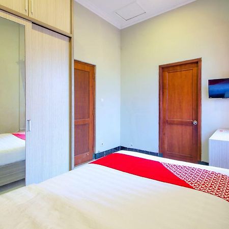 Oyo 1195 The Doctor'S Guest House Syariah Kejayan Exterior foto