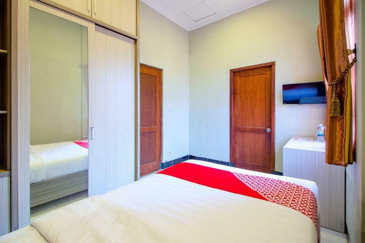 Oyo 1195 The Doctor'S Guest House Syariah Kejayan Exterior foto