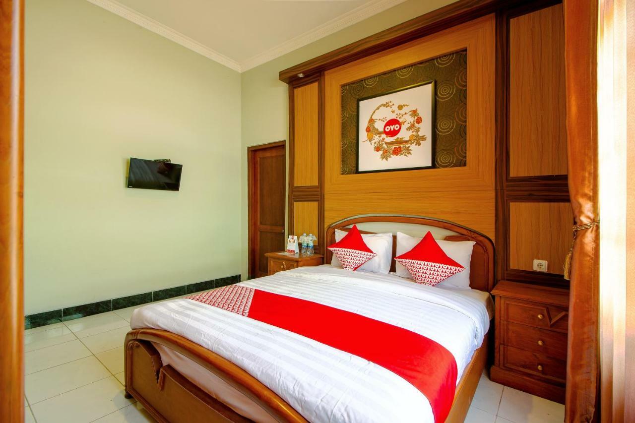 Oyo 1195 The Doctor'S Guest House Syariah Kejayan Exterior foto