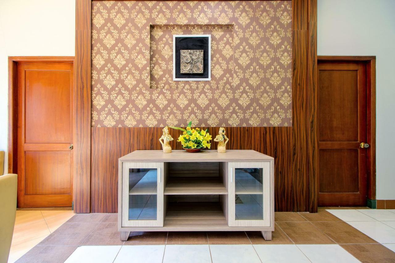 Oyo 1195 The Doctor'S Guest House Syariah Kejayan Exterior foto