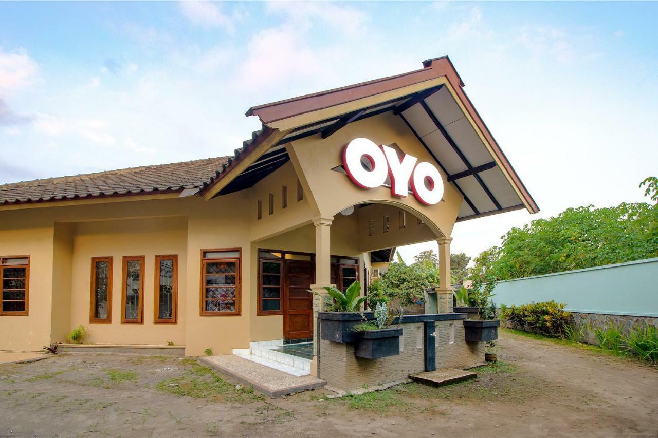 Oyo 1195 The Doctor'S Guest House Syariah Kejayan Exterior foto