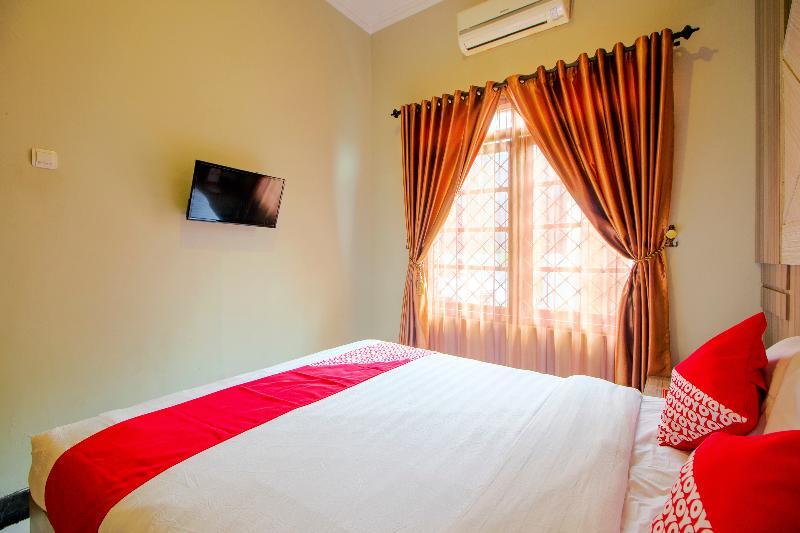 Oyo 1195 The Doctor'S Guest House Syariah Kejayan Exterior foto